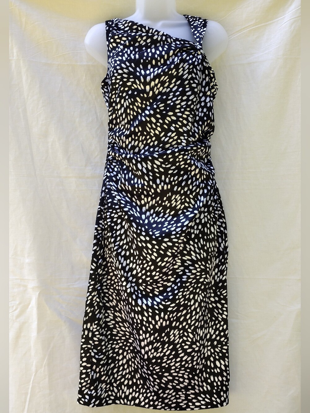 Maggy London Size 6 Black White Abstract Print Sheath Sleeveless Midi Dress